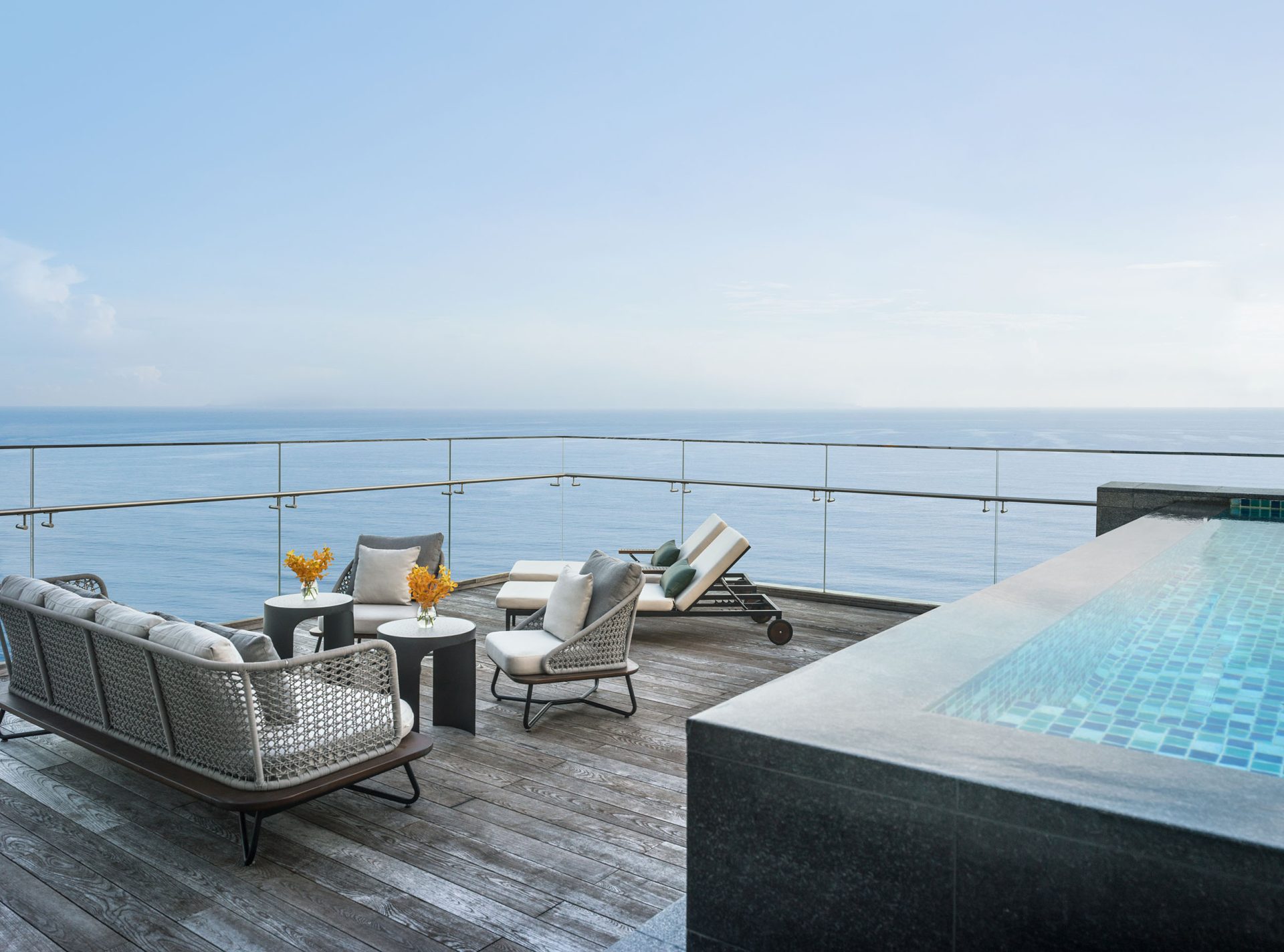 HASD_HHS_SKY POOL SUITE 01