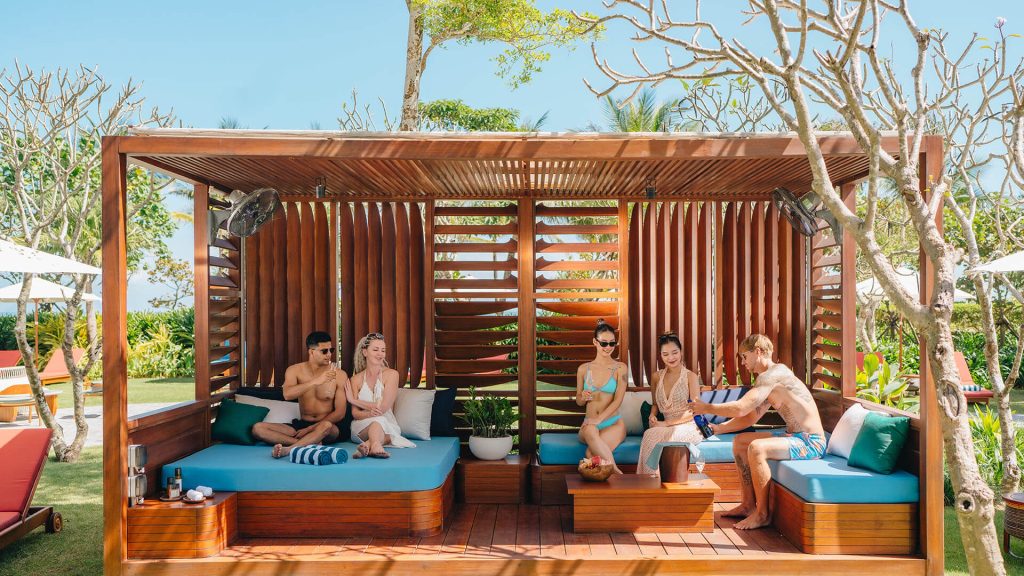 호-이-아-나-가-족-여-행-5 가족들이 함께 호이아나 스파에서 편안한 트리트먼트를 받는 모습