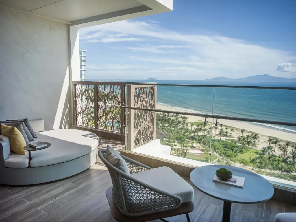 꿈의 다이 해변 근처 호이안 리조트에서 평온한 바다 전망을 감상하며 럭셔리한 휴식을 즐겨보세요.