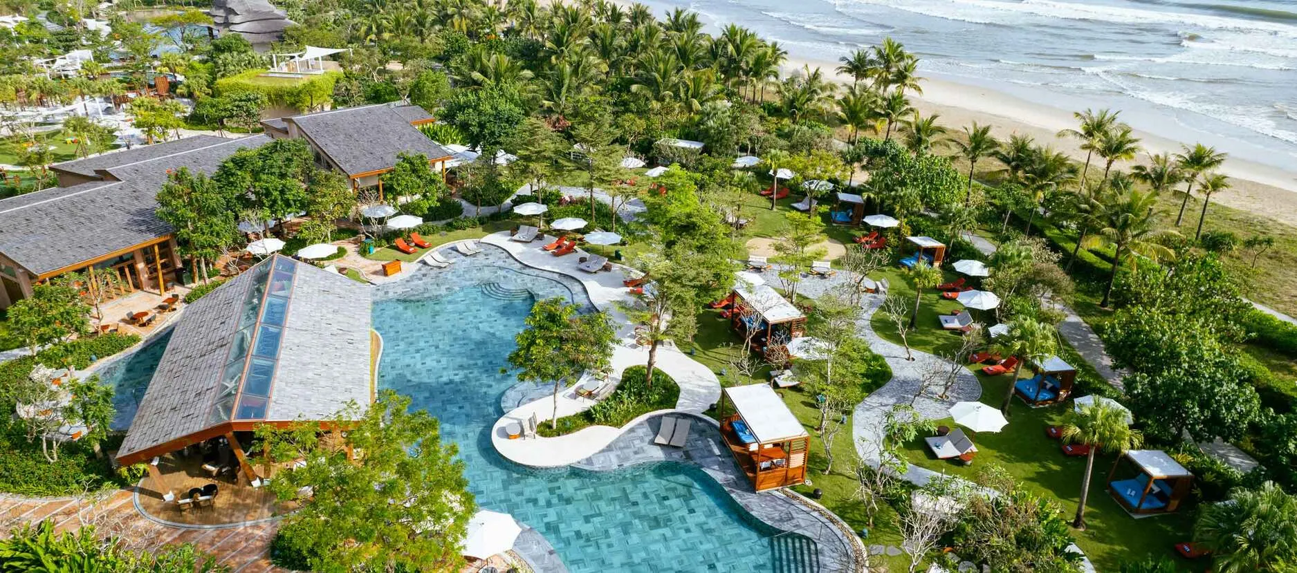 "세련된 인테리어와 편안한 객실을 갖춘 호이안 2박 1일 추천 리조트, 짧은 일정에도 여유로운 휴식을 즐길 수 있는 최적의 숙소."