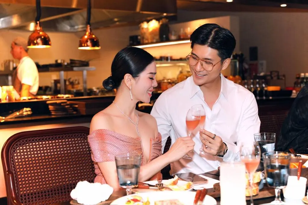 "Charming view of Hoi An in September, with lanterns swaying gently, clear skies, and a calm atmosphere as the town transitions into early autumn."